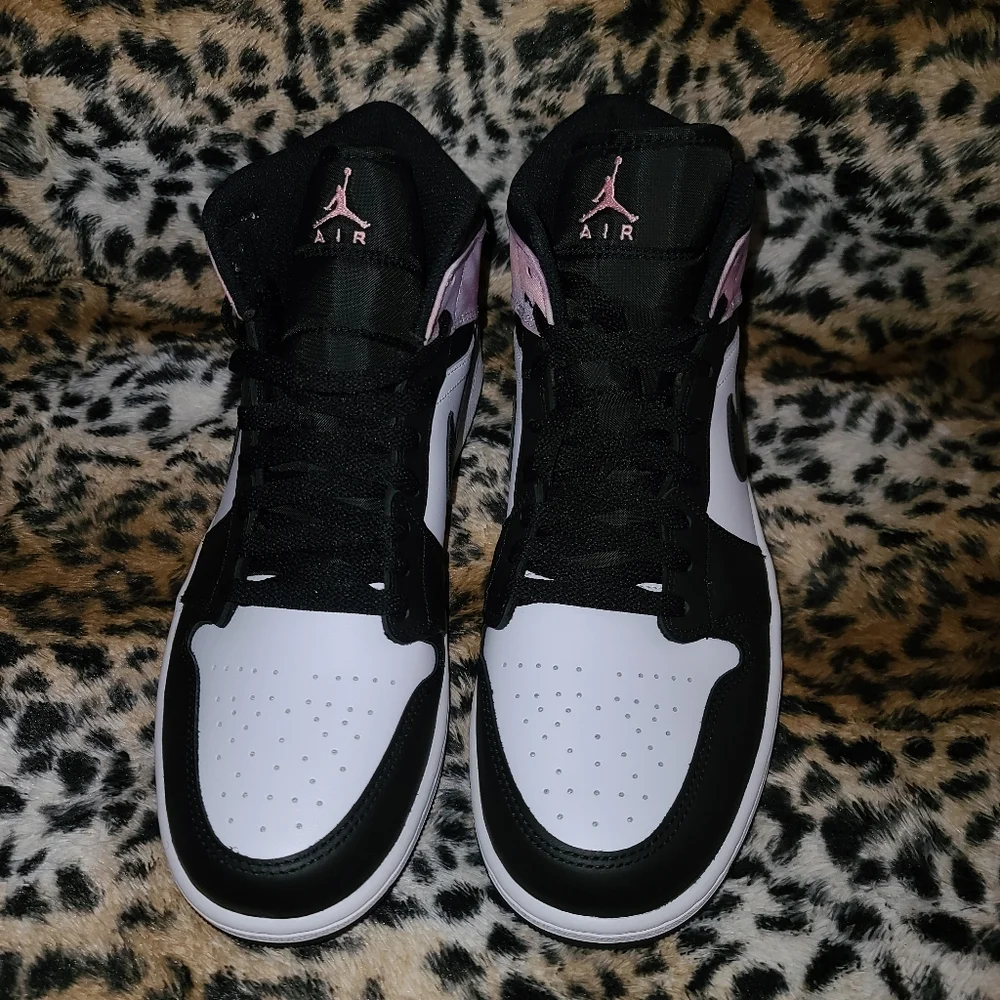 Jordan Sneakers - Picture 16 of 17